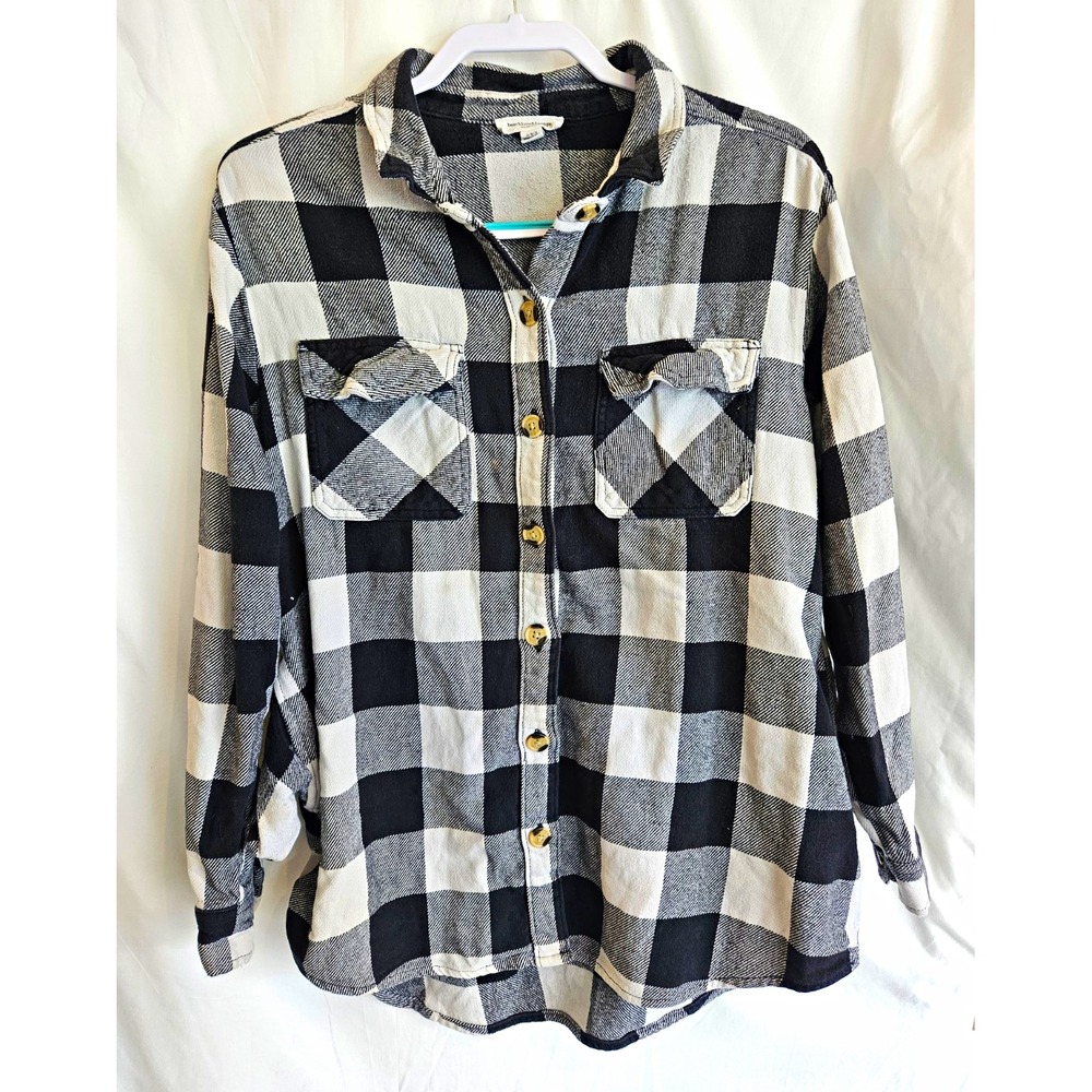 beachlunchlounge Womens M Black White Plaid Flannel Collared Button-Up Shirt